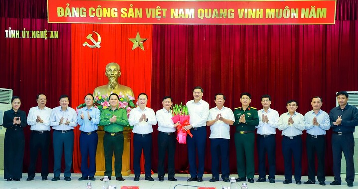 Ông Hoàng Nghĩa Hiếu điều hành tỉnh ủy Nghệ An sau khi ông Thái Thanh Qúy chuyển công tác - Ảnh 2.