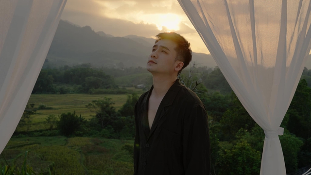 MV "2 người chia tay 4 người hạnh ph&uacute;c" của H&agrave; Anh g&acirc;y ch&uacute; &yacute; với ca từ "chữa l&agrave;nh"- Ảnh 2.