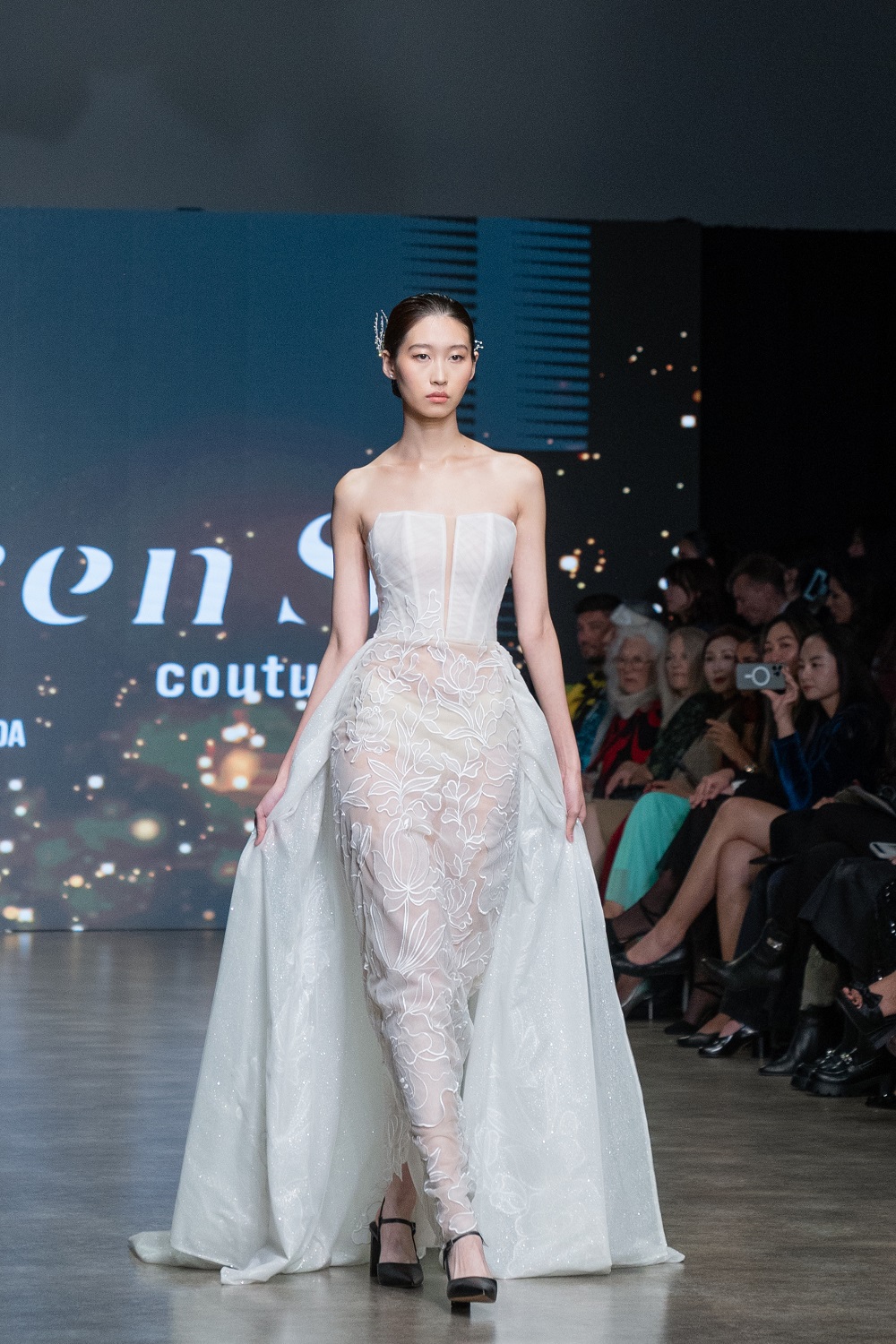 NTK Trần Phương Hoa ra mắt bộ sưu tập mới tại Vancouver Fashion Week 2025- Ảnh 4.