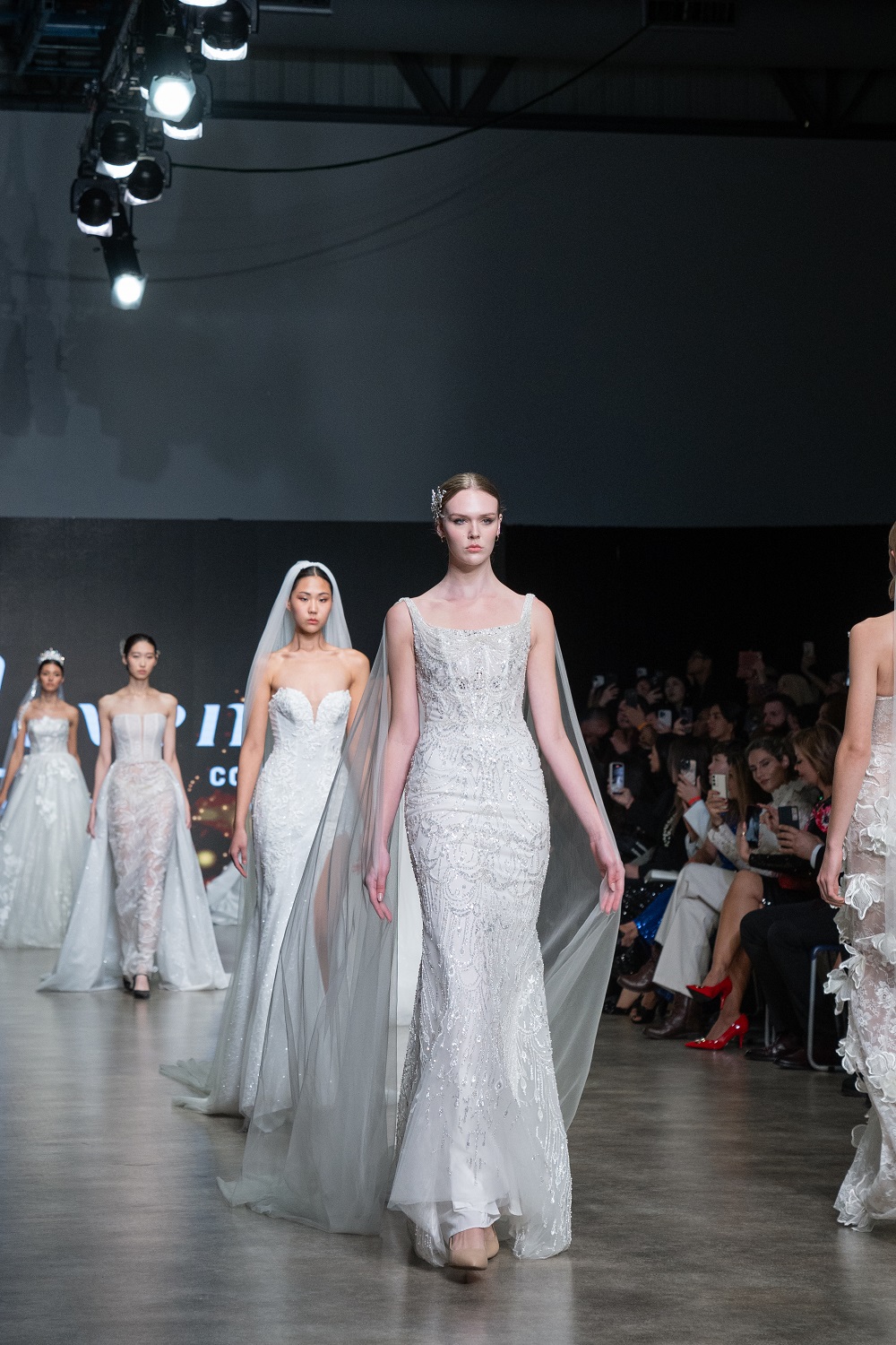 NTK Trần Phương Hoa ra mắt bộ sưu tập mới tại Vancouver Fashion Week 2025- Ảnh 1.