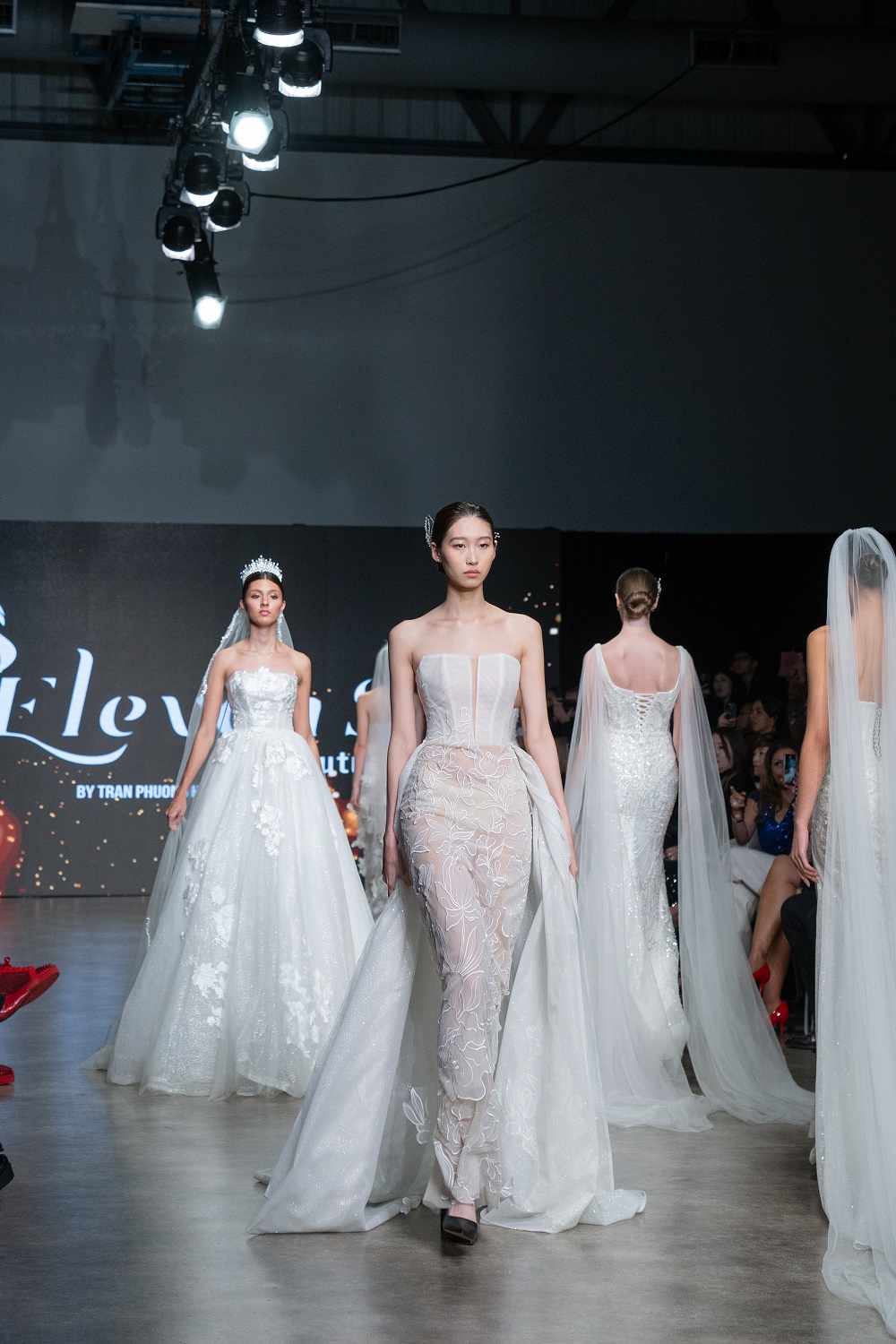 NTK Trần Phương Hoa ra mắt bộ sưu tập mới tại Vancouver Fashion Week 2025- Ảnh 2.