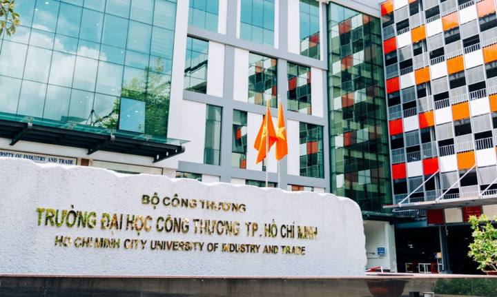 Trường đại học đầu tiên chốt thưởng Tết 2025, lao công nhận bằng mức hiệu trưởng- Ảnh 1.