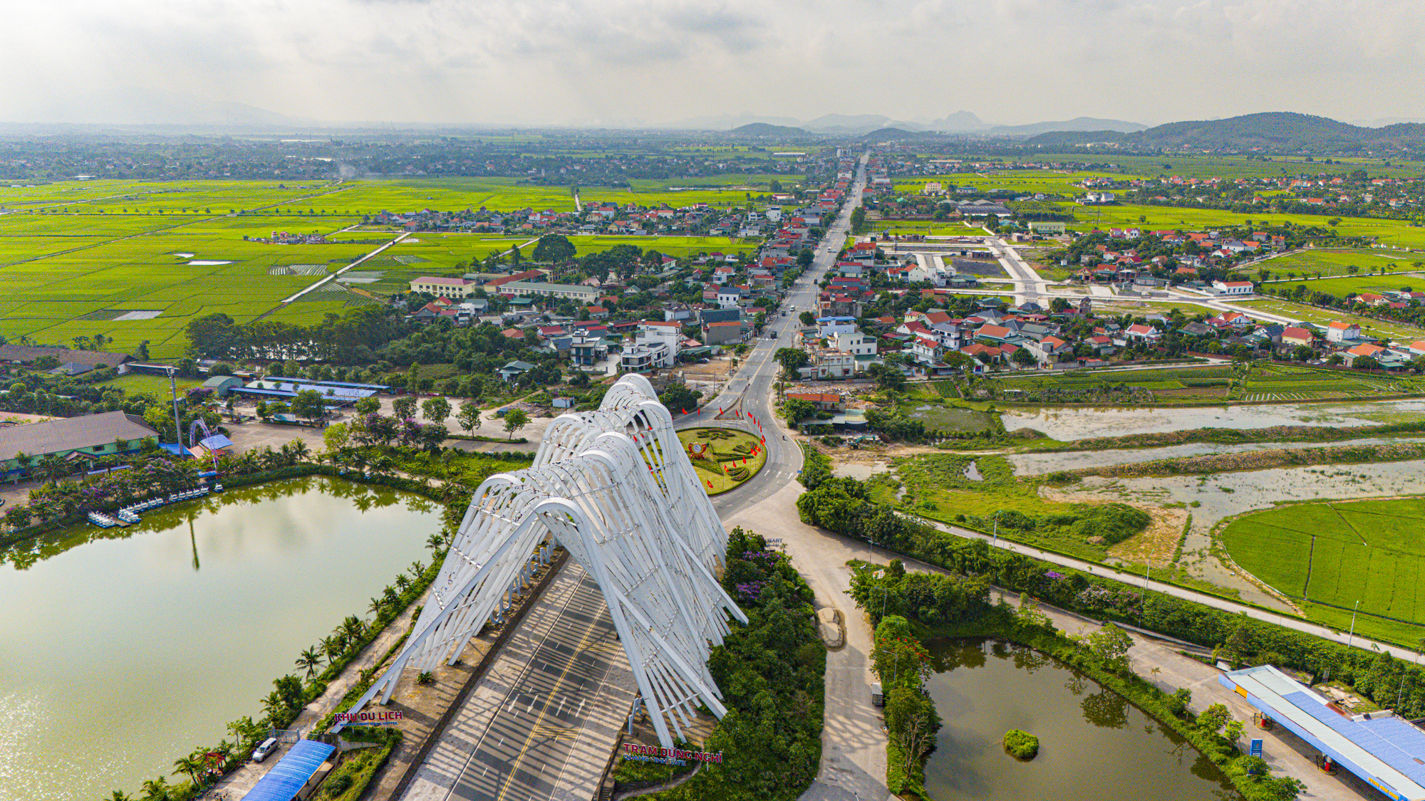 Diện mạo 3 huyện, thị xã chuẩn bị lên thành phố tại Quảng Ninh, có nơi chỉ 2 ngày nữa được “lên chức”- Ảnh 2.