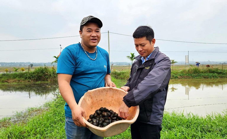 Nuôi con "hiền như đất" mê ăn bí, anh nông dân thu lãi 200 triệu đồng rất nhẹ nhàng - Ảnh 1.