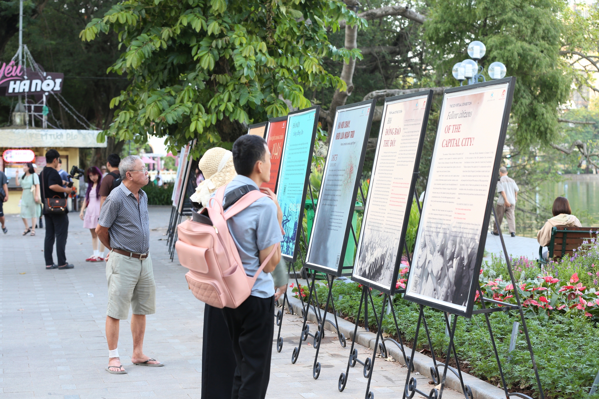 Hà Nội: Nhiều công trình tiêu biểu được tái hiện lại trên phố đi bộ Hồ Gươm- Ảnh 19.