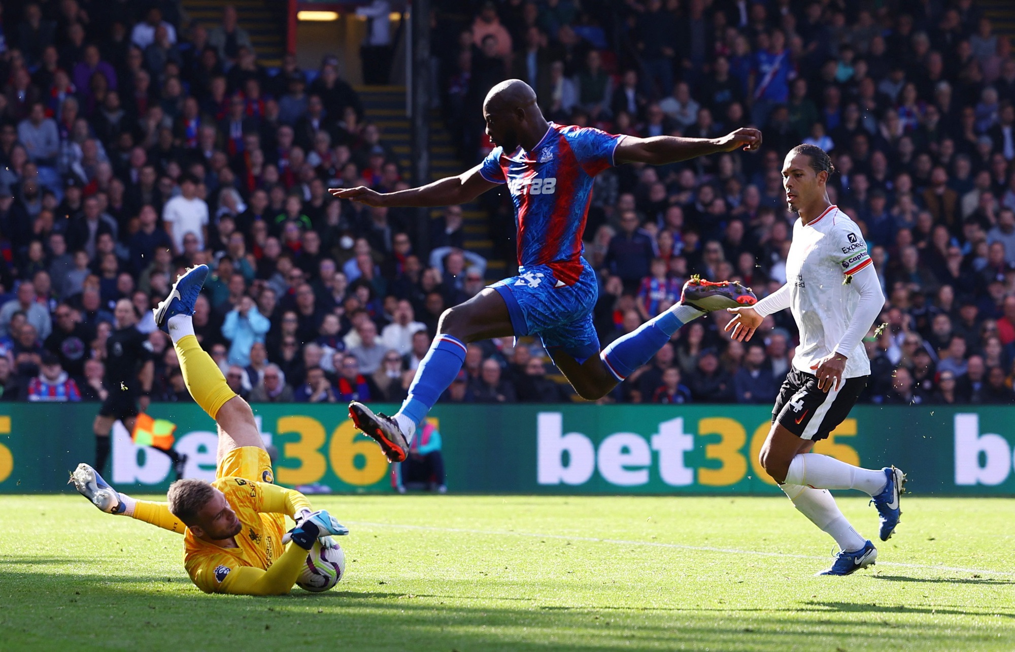 Jota bắn hạn Crystal Palace, Liverpool xây chắc ngôi đầu - Ảnh 4.