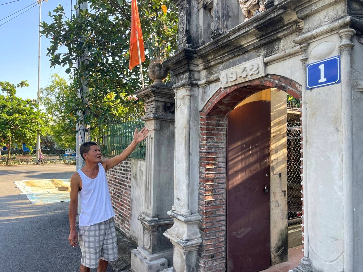 Người đàn ông ở Hà Nội chi 130 triệu bảo tồn cổng cổ: "Nếu ngày đó phá bỏ để xây cổng mới, có lẽ bây giờ tôi cảm thấy rất tiếc nuối" - Ảnh 9.