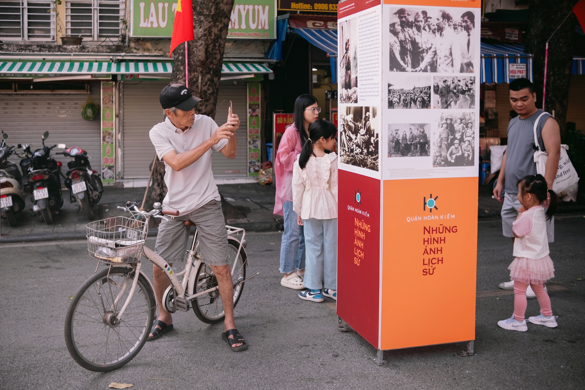 Hà Nội tái hiện ký ức hào hùng 70 năm Giải phóng Thủ đô tại phố Phùng Hưng - Ảnh 6.