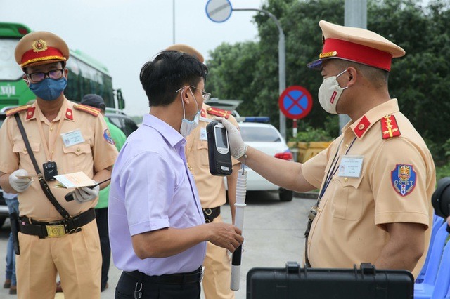 Bộ Công an giữ nguyên mức phạt nồng độ cồn không giảm , Bộ Tư pháp lên tiếng - Ảnh 1.