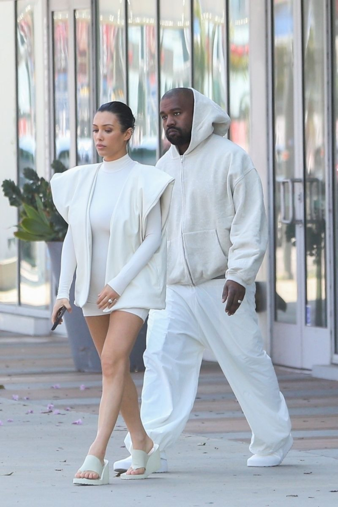 Kanye West ly hôn với Bianca Censori sau 2 năm khiến showbiz xôn xao - Ảnh 1.