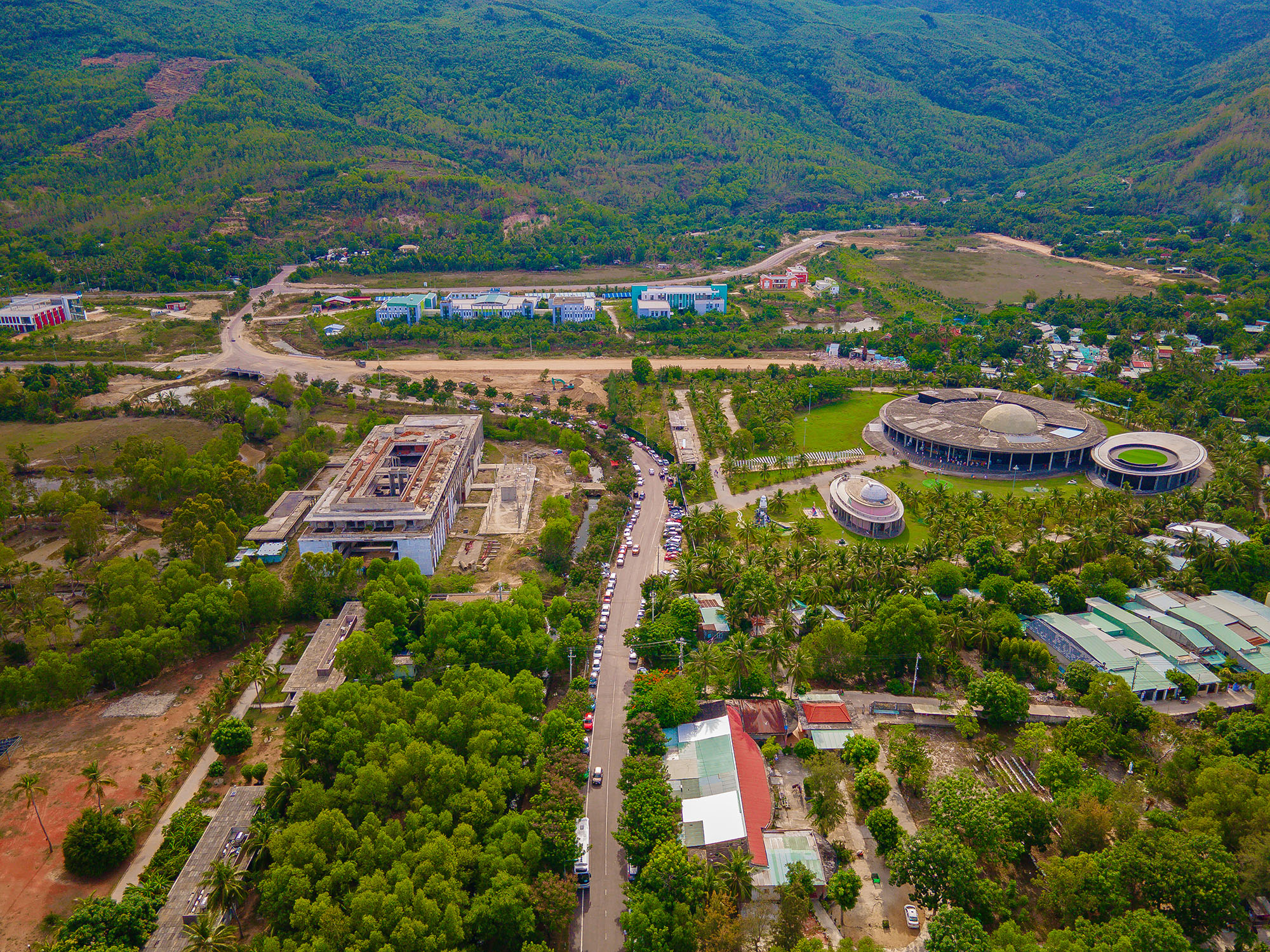 Đại lộ khoa học đầu tiên ở Việt Nam: Đầu tư trăm tỷ làm mô hình vũ trụ, FPT rót nghìn tỷ làm tổ hợp công nghệ cho 20.000 người- Ảnh 1.