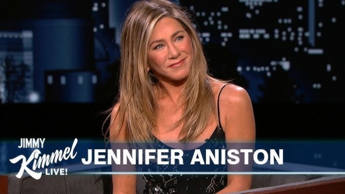 Jennifer Aniston tuổi 55 vẫn giữ da căng bóng nhờ tuần nào cũng làm 1 việc để tăng sinh collagen- Ảnh 1.