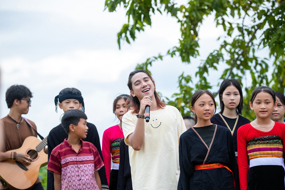 Phương Thanh và ban nhạc Ngũ Cung hòa giọng cùng trẻ em vùng cao trong MV mới- Ảnh 2.