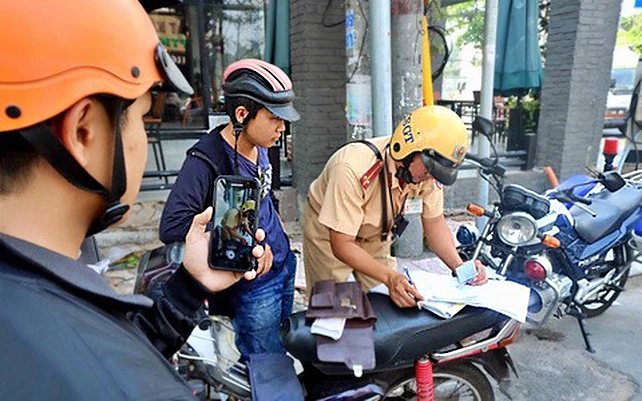 ĐH Bách khoa liên quan gì với đơn vị cung cấp suất ăn có gián cho sinh viên? - Ảnh 4.