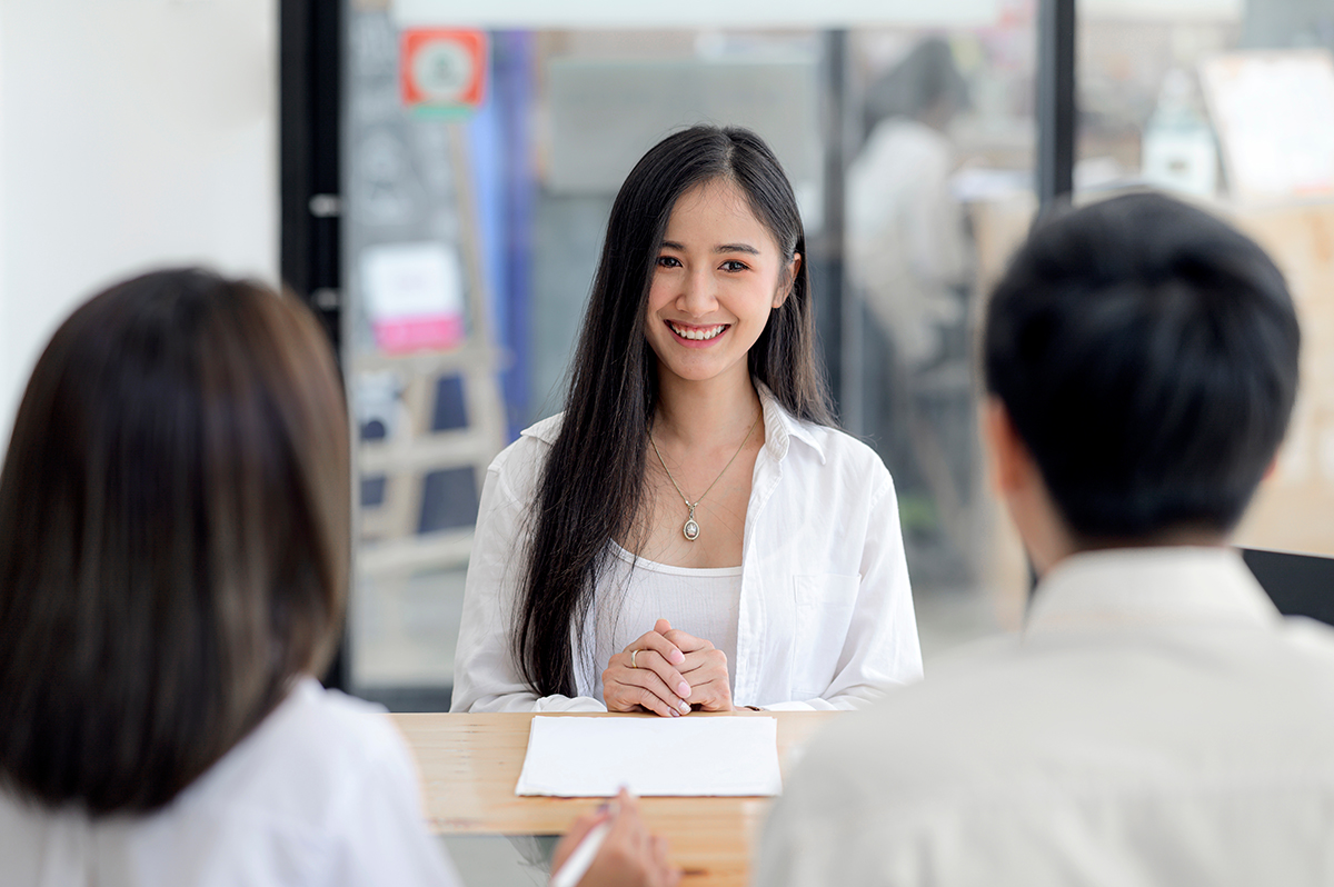 Nhà tuyển dụng hỏi: "Nếu có cơ hội công việc tốt hơn, bạn có chọn chúng tôi không?", người EQ thấp trả lời "có" hoặc "không", người EQ cao trả lời cực khôn ngoan! - Ảnh 2.