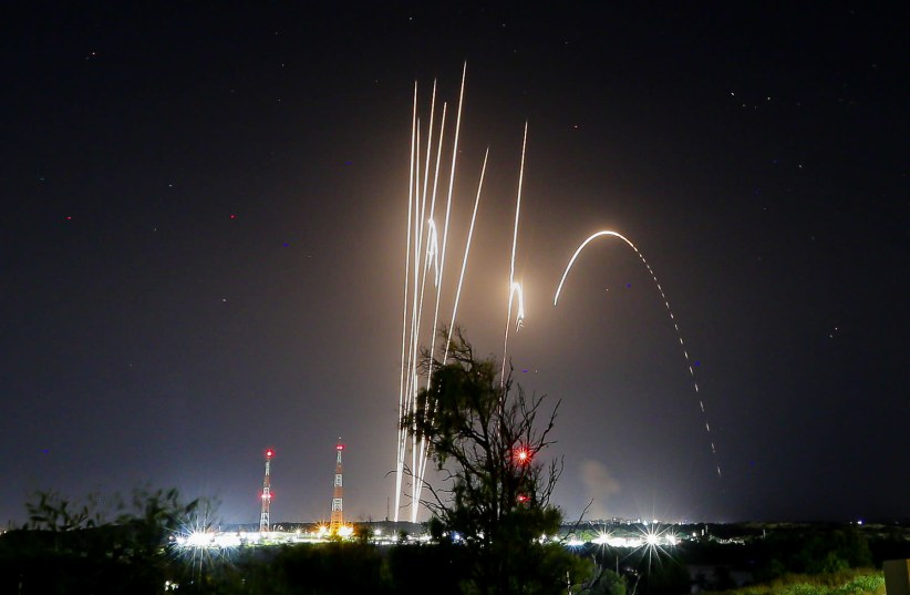 Truyền th&ocirc;ng Mỹ: Iran chuẩn bị tấn c&ocirc;ng quy m&ocirc; lớn v&agrave;o Israel, đ&aacute;nh từ Iraq - Ảnh 1.