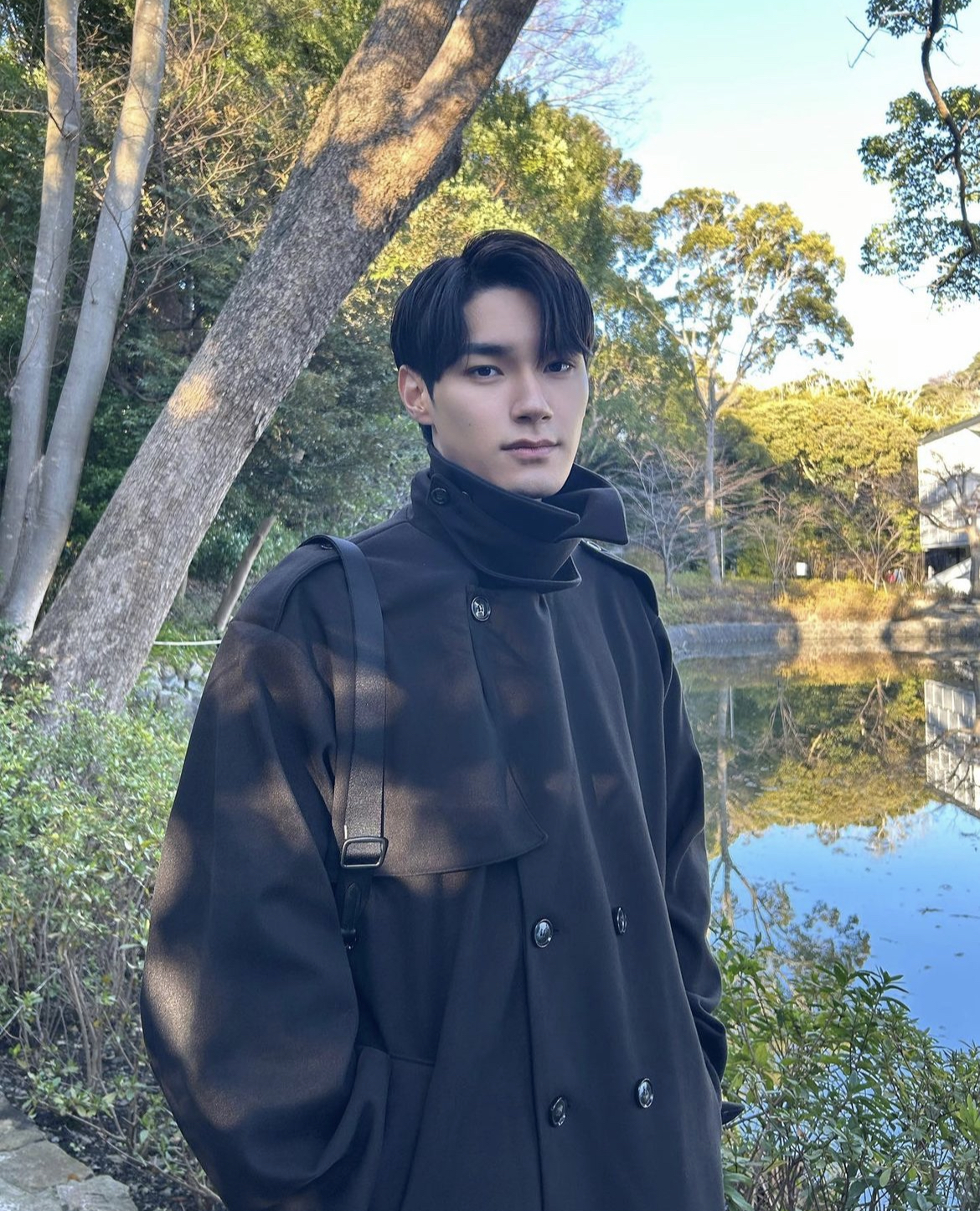 Bức h&igrave;nh chụp 2 bố con sau 10 năm, c&ugrave;ng mặc vest đen khiến d&acirc;n mạng cho&aacute;ng v&aacute;ng: T&ocirc;i chẳng thể n&agrave;o l&agrave;m nổi!- Ảnh 3.