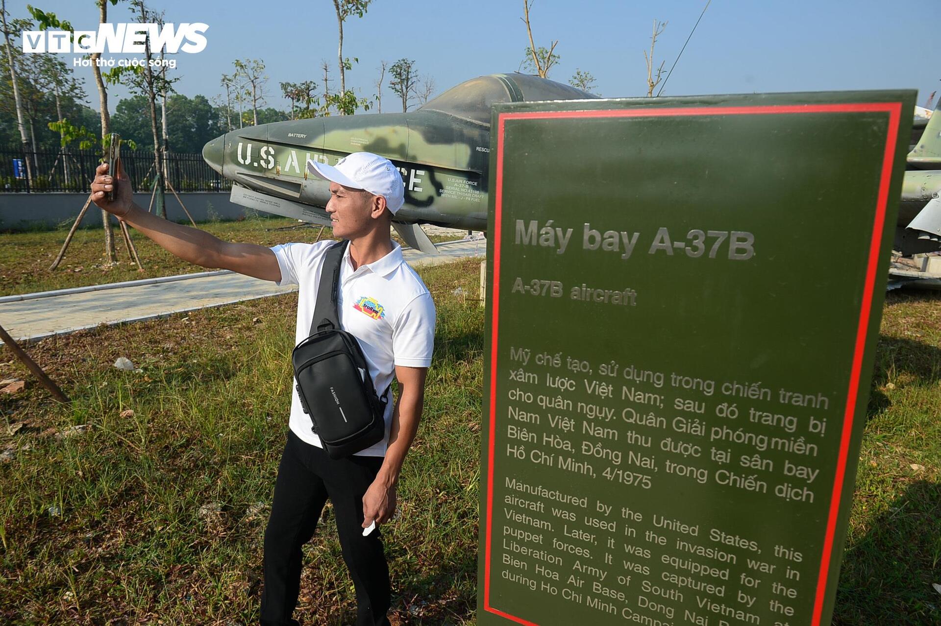 Du khách dậy từ sáng sớm, đi 60km tận mắt chiêm ngưỡng bảo vật quốc gia - Ảnh 12.