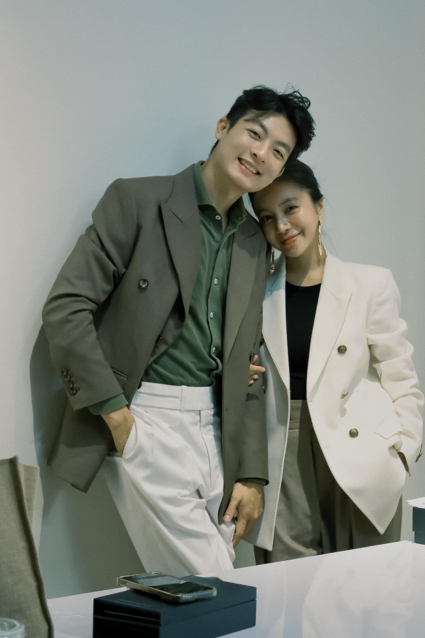 Đám hỏi đang gây xôn xao vì dâu - rể mặc đơn giản mà sang, visual chú rể như “xé truyện" bước ra - Ảnh 8. Đám hỏi đang gây xôn xao vì dâu - rể mặc đơn giản mà sang, visual chú rể như “xé truyện" bước ra - Ảnh 8.