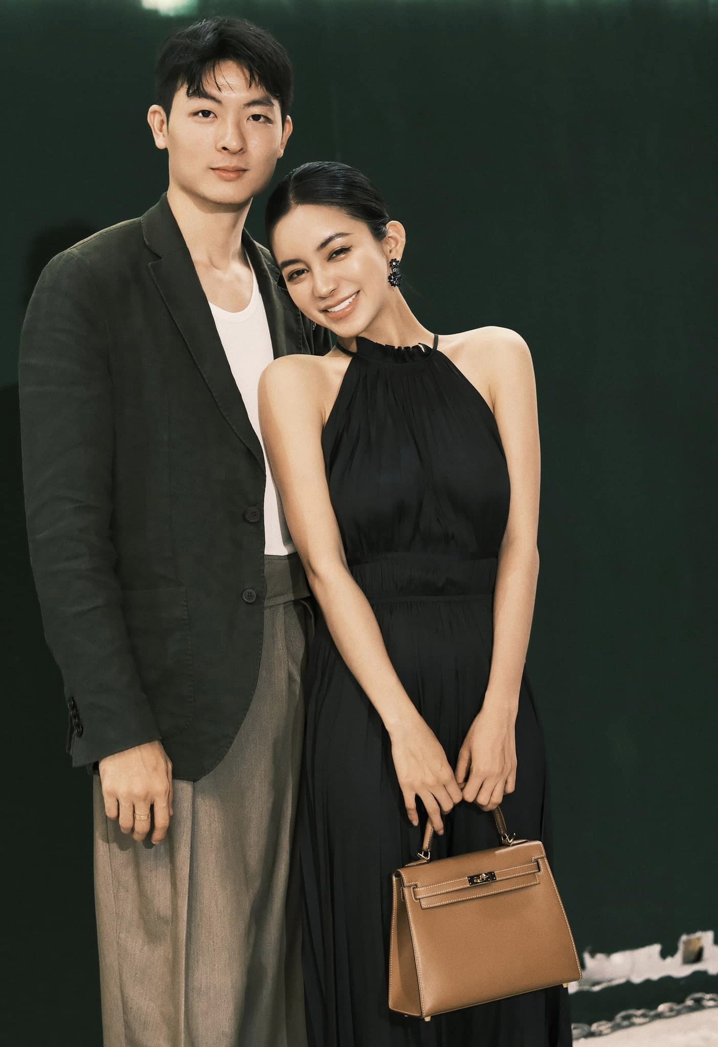 Đám hỏi đang gây xôn xao vì dâu - rể mặc đơn giản mà sang, visual chú rể như “xé truyện" bước ra - Ảnh 9. Đám hỏi đang gây xôn xao vì dâu - rể mặc đơn giản mà sang, visual chú rể như “xé truyện" bước ra - Ảnh 9.