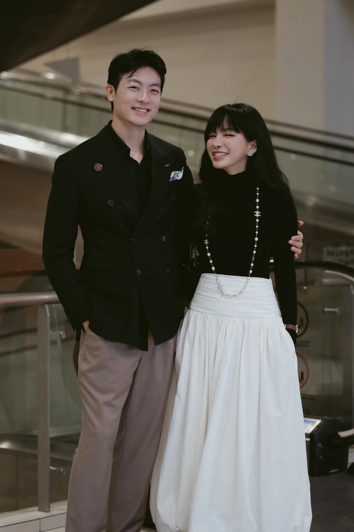 Đám hỏi đang gây xôn xao vì dâu - rể mặc đơn giản mà sang, visual chú rể như “xé truyện" bước ra - Ảnh 10. Đám hỏi đang gây xôn xao vì dâu - rể mặc đơn giản mà sang, visual chú rể như “xé truyện" bước ra - Ảnh 10.