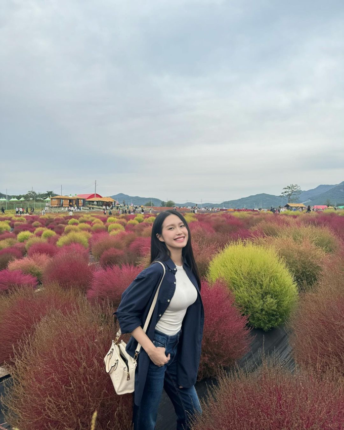 Bà xã Đoàn Văn Hậu khoe góc nghiêng cực phẩm, cùng nàng WAG xinh nhất làng bóng đá đọ sắc càng "gấp đôi visual"- Ảnh 9.