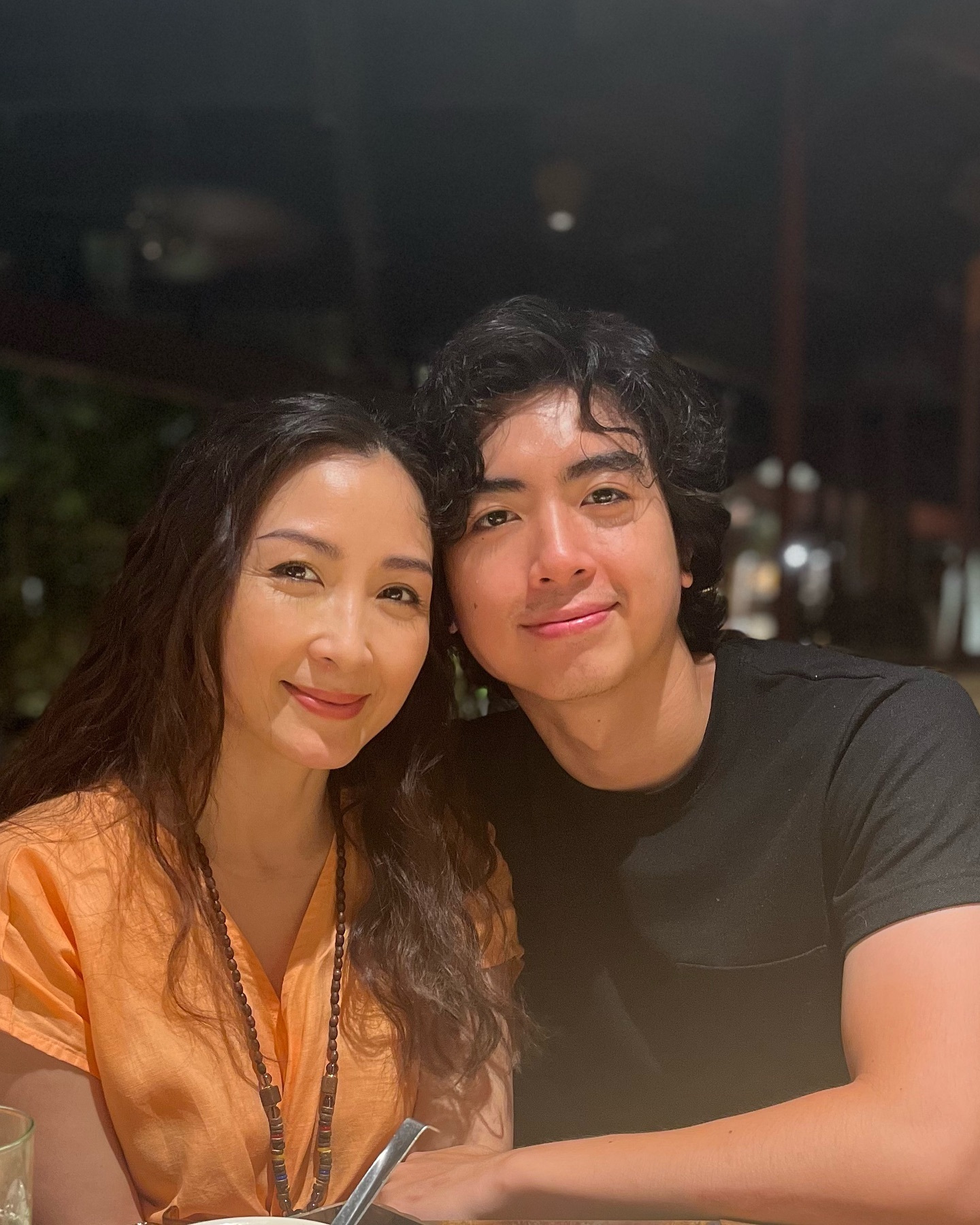 Bức ảnh chụp 2 mẹ con bỗng g&acirc;y cho&aacute;ng v&aacute;ng: Mẹ l&agrave; tượng đ&agrave;i nhan sắc nổi tiếng cả nước, con trai hưởng trọn gen trội- Ảnh 2.