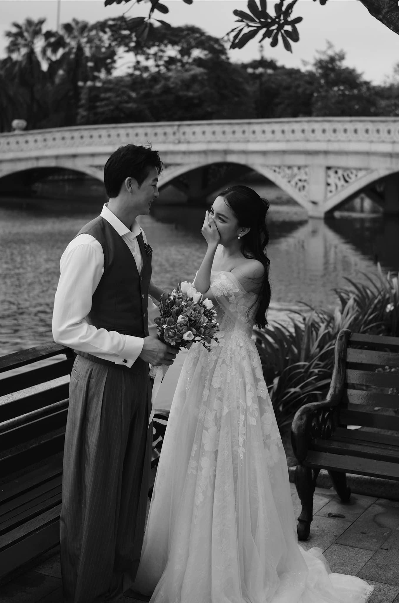 Đám hỏi đang gây xôn xao vì dâu - rể mặc đơn giản mà sang, visual chú rể như “xé truyện" bước ra - Ảnh 6. Đám hỏi đang gây xôn xao vì dâu - rể mặc đơn giản mà sang, visual chú rể như “xé truyện" bước ra - Ảnh 6.