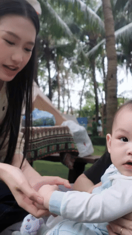 Bà xã Đoàn Văn Hậu khoe góc nghiêng cực phẩm, cùng nàng WAG xinh nhất làng bóng đá đọ sắc càng "gấp đôi visual"- Ảnh 8.