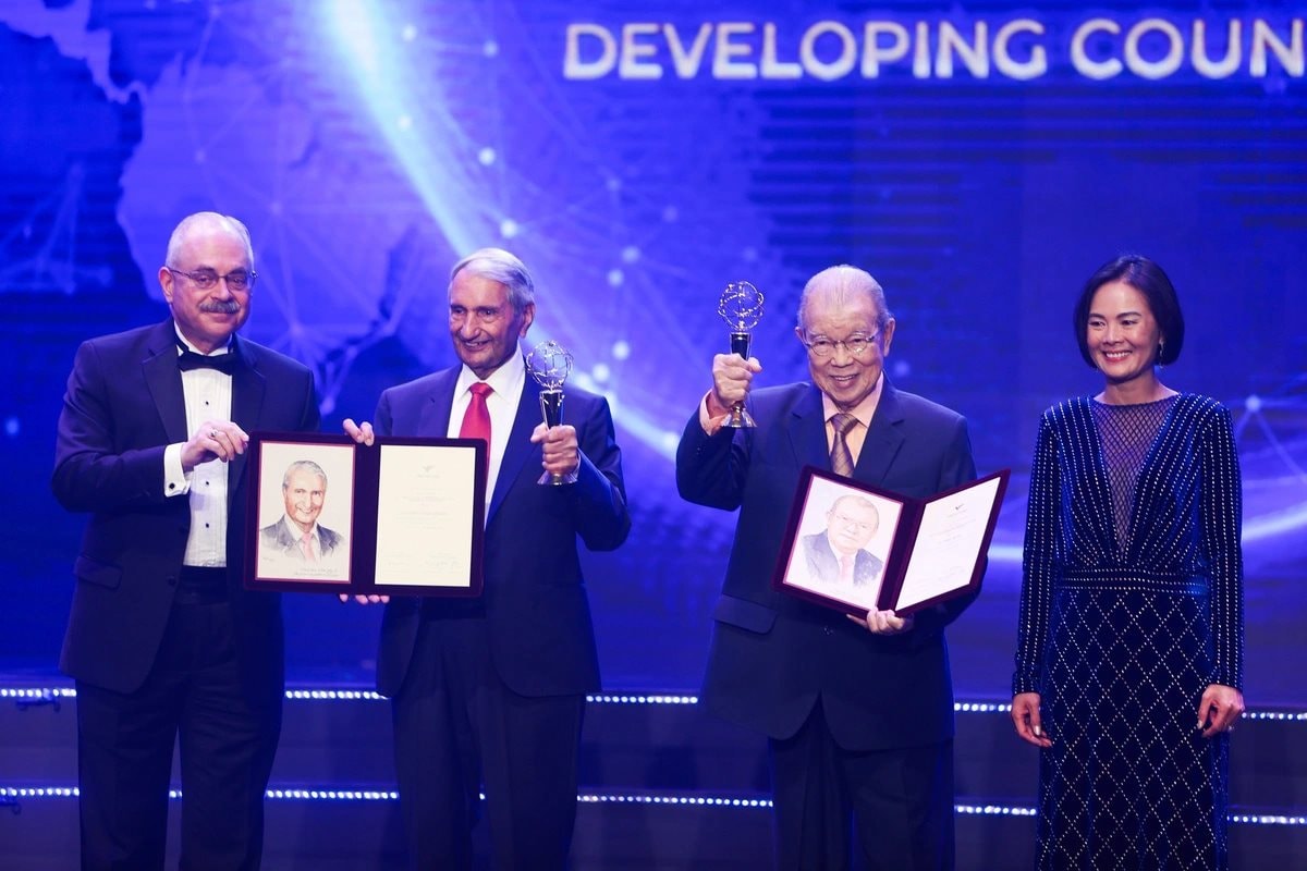 Nhà khoa học 90 tuổi thắng giải thưởng của tỷ phú Phạm Nhật Vượng lần đầu chia sẻ về cố GS Võ Tòng Xuân - Ảnh 2.