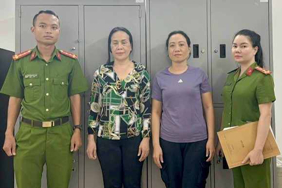 Chân dung hai phụ nữ chạy án trong vụ vận chuyển kim cương trái phép qua sân bay Tân Sơn Nhất - Ảnh 1.