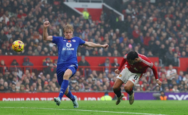 Van Nistelrooy thắng trận cuối tạm quyền, Man United &aacute;p s&aacute;t Top 10 Ngoại hạng Anh- Ảnh 4.