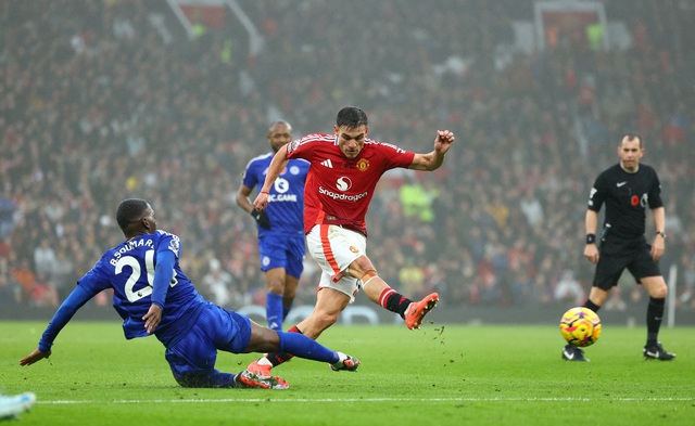 Van Nistelrooy thắng trận cuối tạm quyền, Man United &aacute;p s&aacute;t Top 10 Ngoại hạng Anh- Ảnh 1.