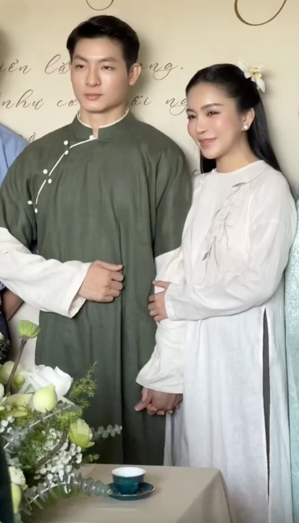 Đám hỏi đang gây xôn xao vì dâu - rể mặc đơn giản mà sang, visual chú rể như “xé truyện" bước ra - Ảnh 3. Đám hỏi đang gây xôn xao vì dâu - rể mặc đơn giản mà sang, visual chú rể như “xé truyện" bước ra - Ảnh 3.