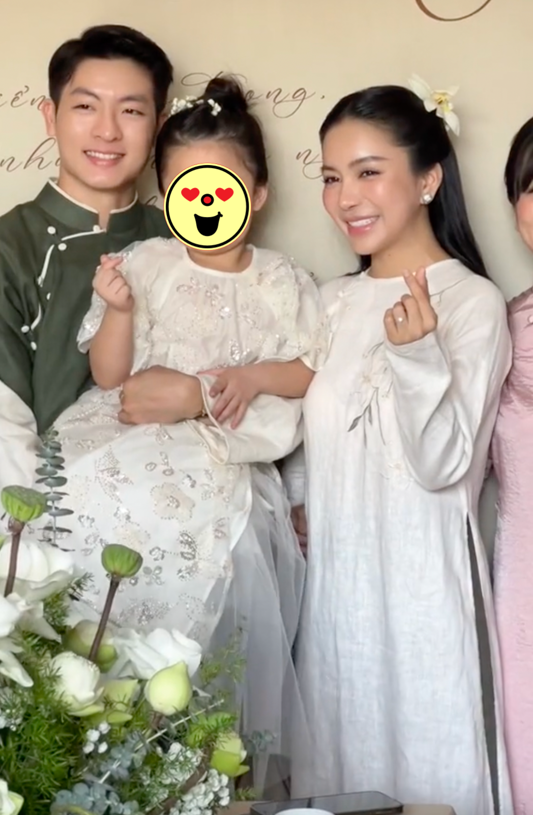 Đám hỏi đang gây xôn xao vì dâu - rể mặc đơn giản mà sang, visual chú rể như “xé truyện" bước ra - Ảnh 1. Đám hỏi đang gây xôn xao vì dâu - rể mặc đơn giản mà sang, visual chú rể như “xé truyện" bước ra - Ảnh 1.