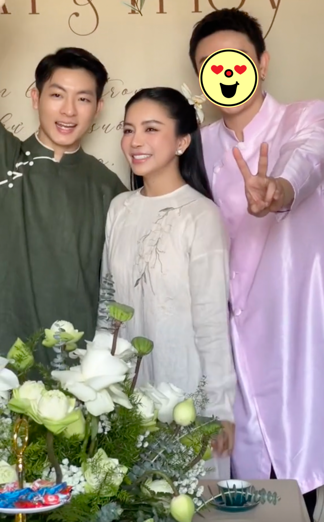 Đám hỏi đang gây xôn xao vì dâu - rể mặc đơn giản mà sang, visual chú rể như “xé truyện" bước ra - Ảnh 2. Đám hỏi đang gây xôn xao vì dâu - rể mặc đơn giản mà sang, visual chú rể như “xé truyện" bước ra - Ảnh 2.