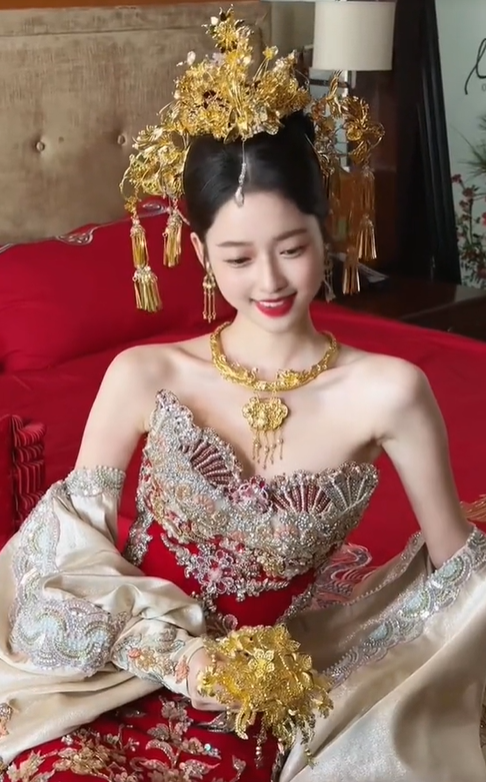 C&ocirc; d&acirc;u Việt đội vương miện, cầm hoa cưới bằng v&agrave;ng bị so s&aacute;nh với tỷ tỷ xứ Trung, đ&aacute;p trả &ldquo;t&ocirc;i kh&ocirc;ng bận t&acirc;m&rdquo;- Ảnh 7.