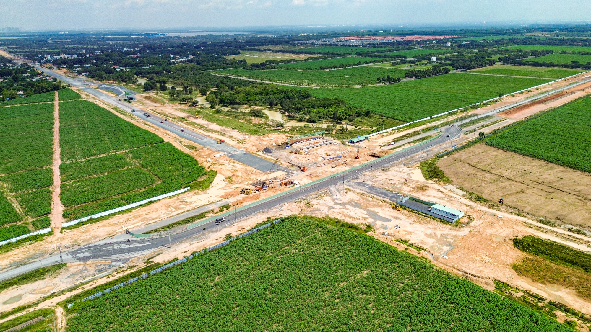 Toàn cảnh công trường dài hơn 11 km của đường Vành đai 3 qua tỉnh Đồng Nai- Ảnh 1.