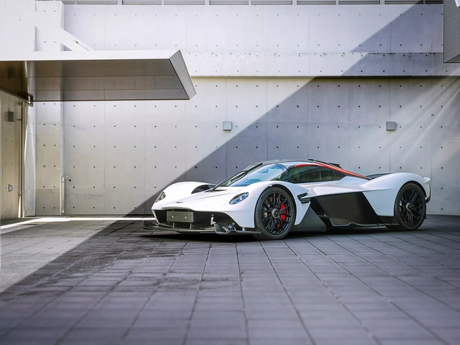 Siêu xe Aston Martin Valkyrie cực hiếm lên sàn đấu giá - Ảnh 1.