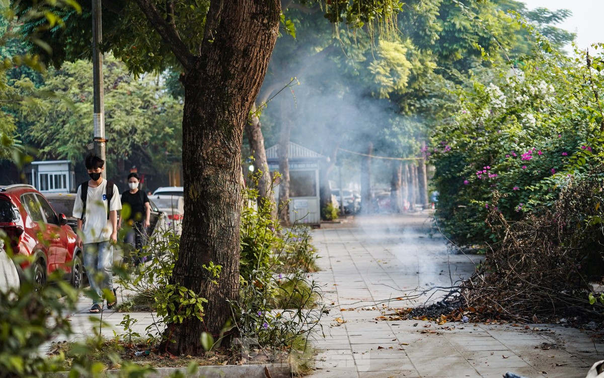 Bầu trời mịt mù, tại Tây Hồ ghi nhận mức ô nhiễm không khí cao - Ảnh 12.