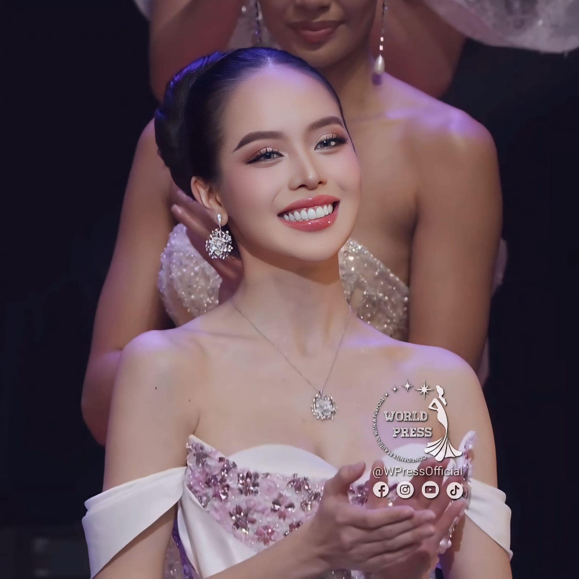 Hoa hậu Thanh Thủy đăng quang Miss International 2024: Loạt ảnh trước khi phẫu thuật thẩm mỹ gây sốt trở lại, có gì khác biệt?- Ảnh 1.