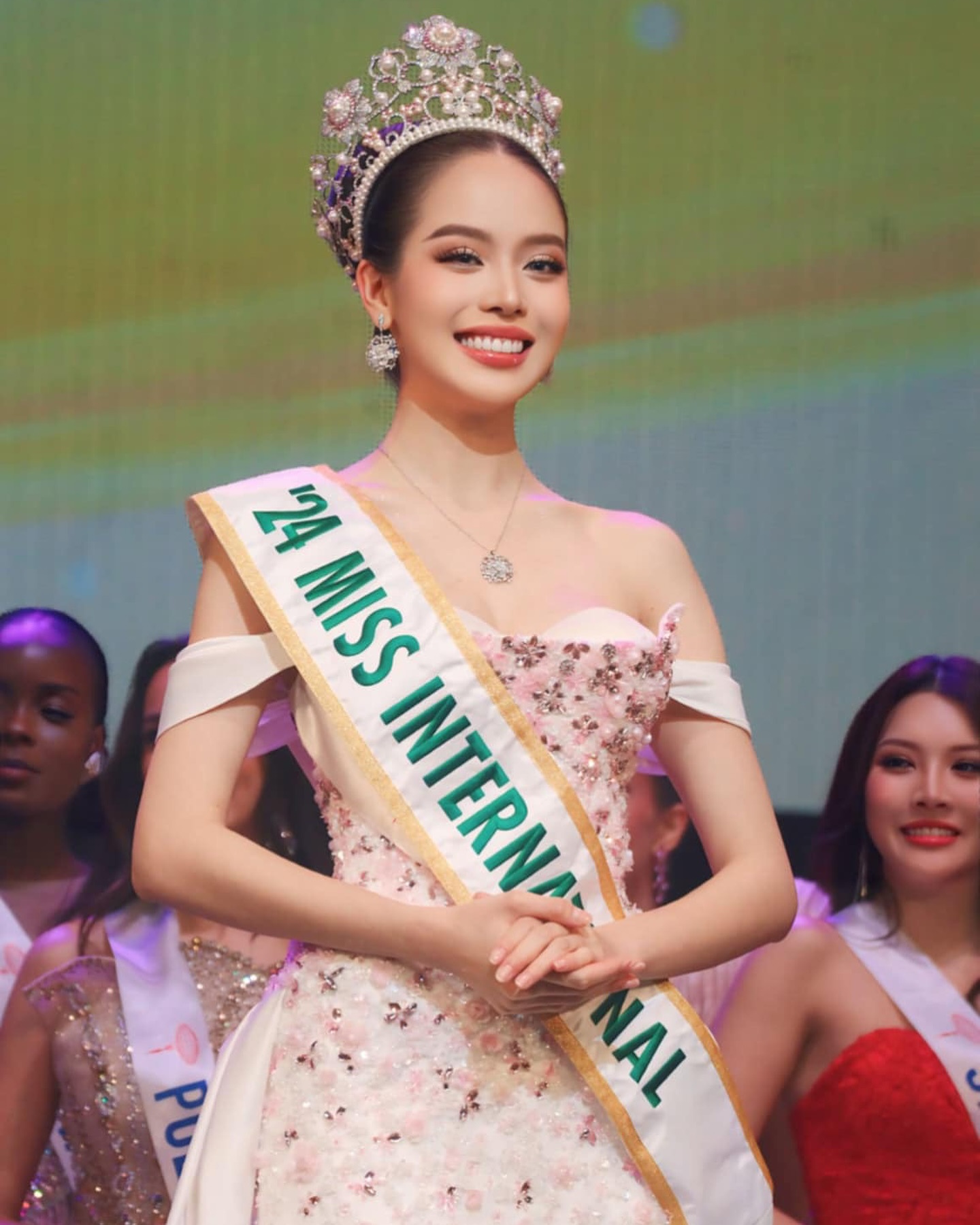 Xôn xao thái độ lạ của Quế Anh sau khi Thanh Thủy đăng quang Miss International- Ảnh 1.