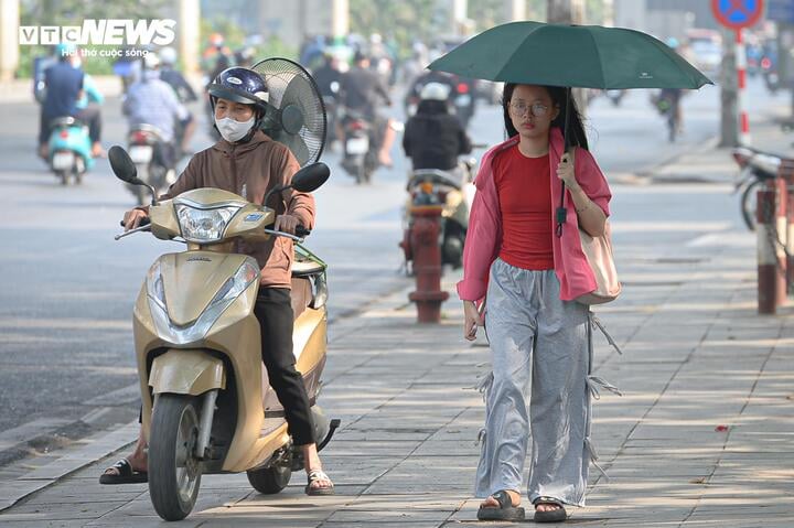 Hà Nội ô nhiễm không khí nghiêm trọng và nắng nóng bất thường giữa mùa đông - Ảnh 9.