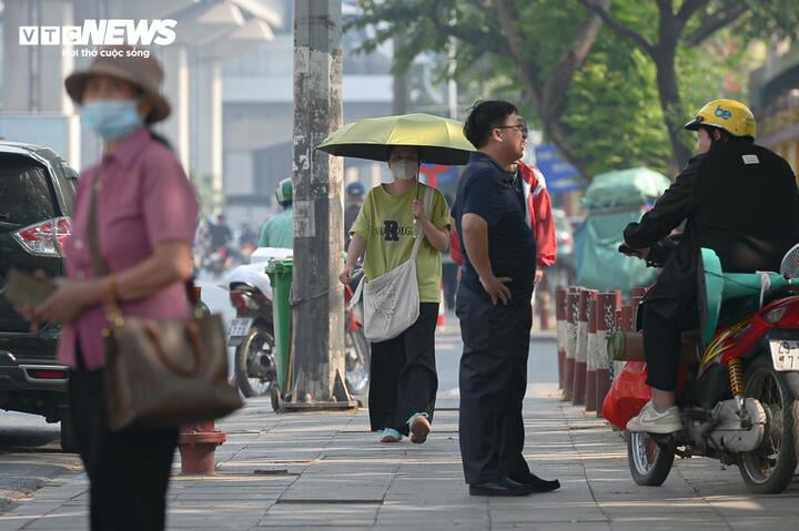 Hà Nội ô nhiễm không khí nghiêm trọng và nắng nóng bất thường giữa mùa đông - Ảnh 15.