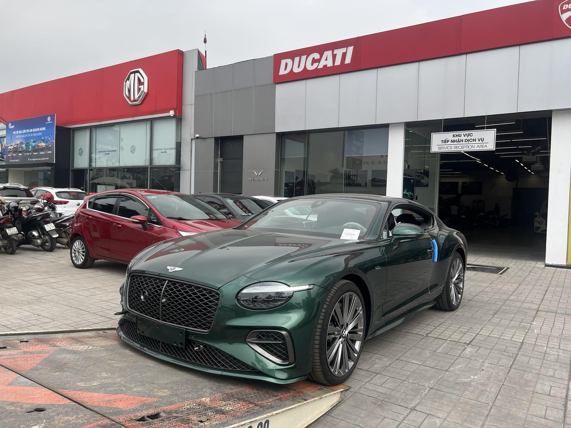 Bentley Continental GT 2025 đầu tiên về Việt Nam: Giá từ 20 tỷ, mạnh 771 mã lực, đầy bình chạy 859km- Ảnh 2.