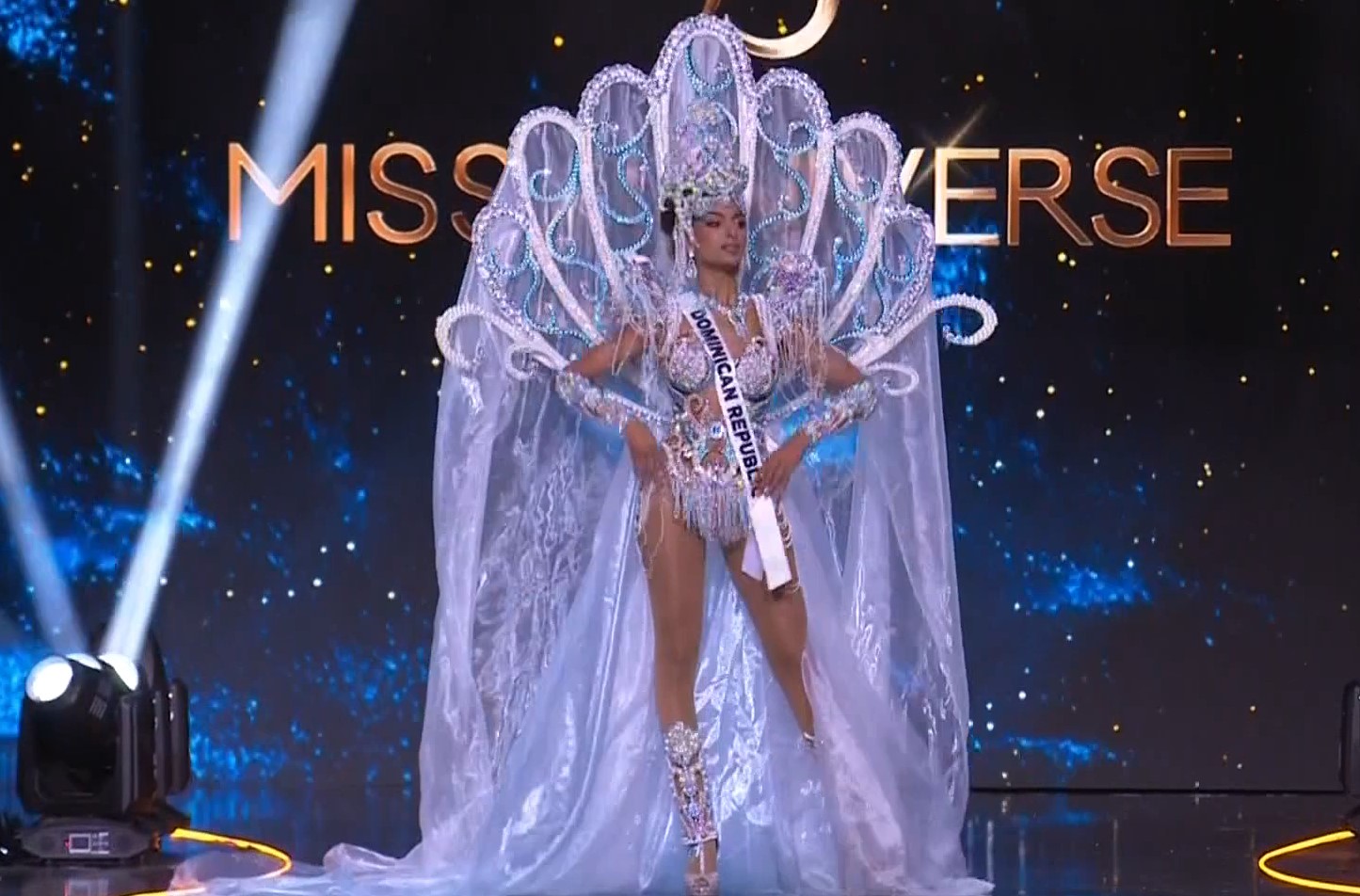 Bán kết Miss Universe 2024: Kỳ Duyên lộ diện, "hóa bướm" cực đã mắt gây bùng nổ sân khấu! - Ảnh 8.