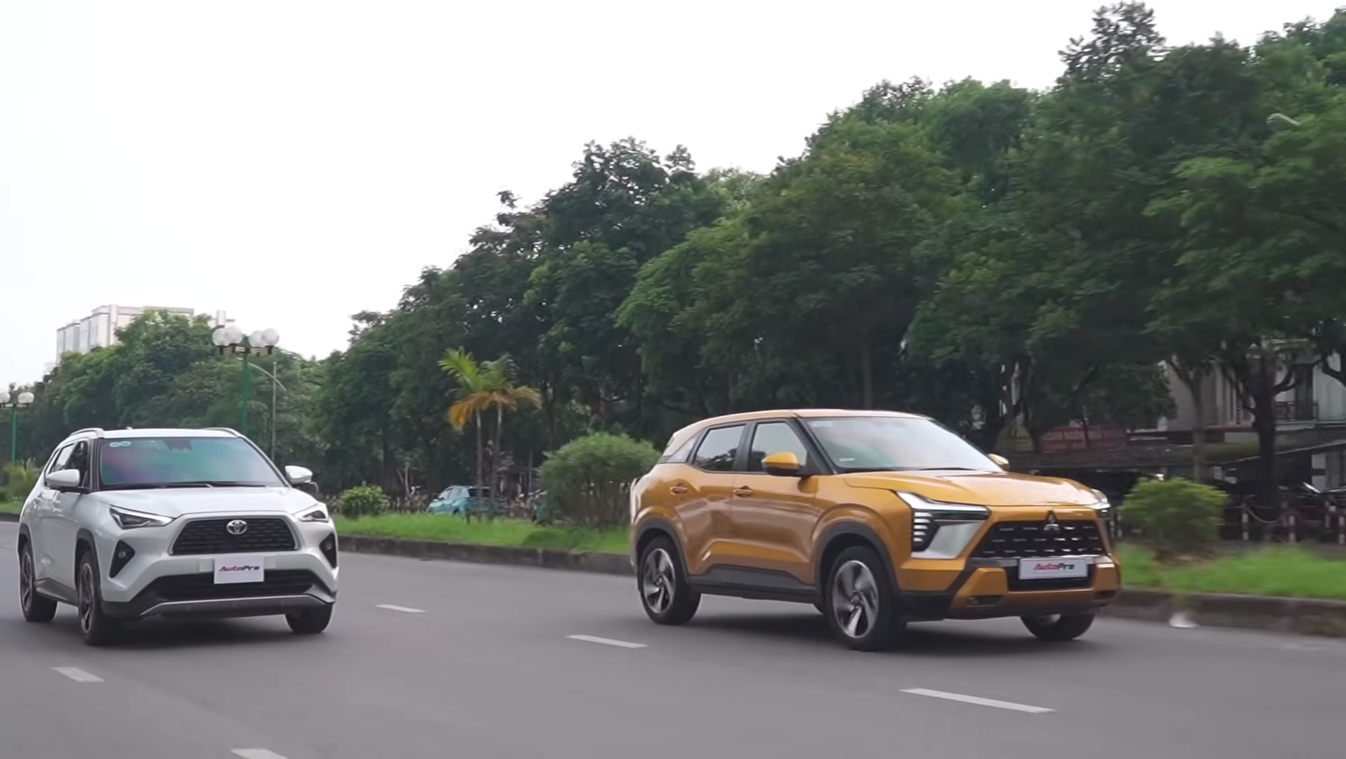 Bán vượt Mitsubishi Xforce trong tháng 10 nhưng Toyota Yaris Cross không dễ giành ngôi vua doanh số phân khúc năm nay- Ảnh 2.