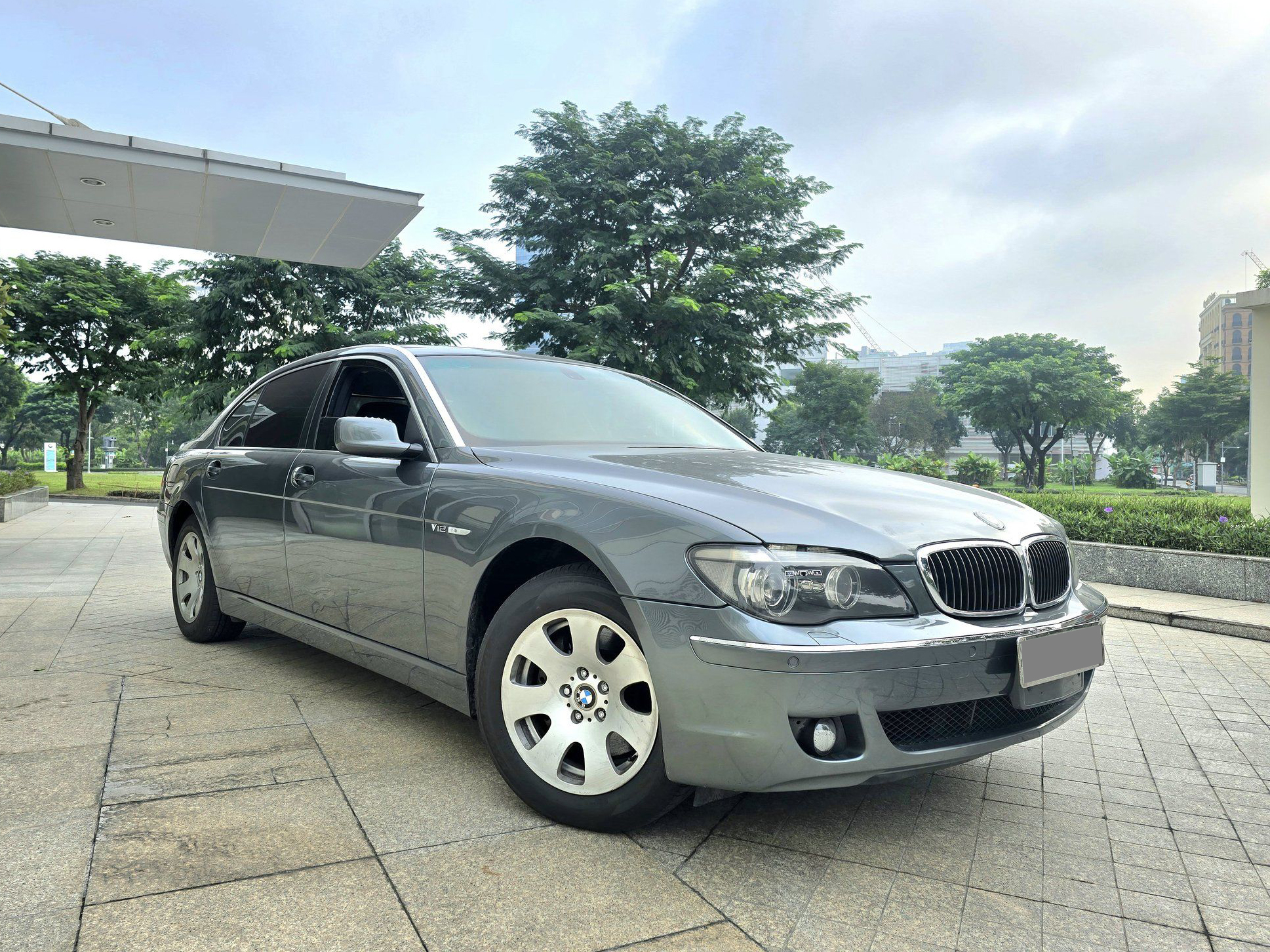 BMW 750Li rao bán hơn 400 triệu do chủ chạy không hợp gu: Người bán khẳng định 'xe trưng là chính', 16 năm chỉ chạy hơn 6 vạn - Ảnh 2.