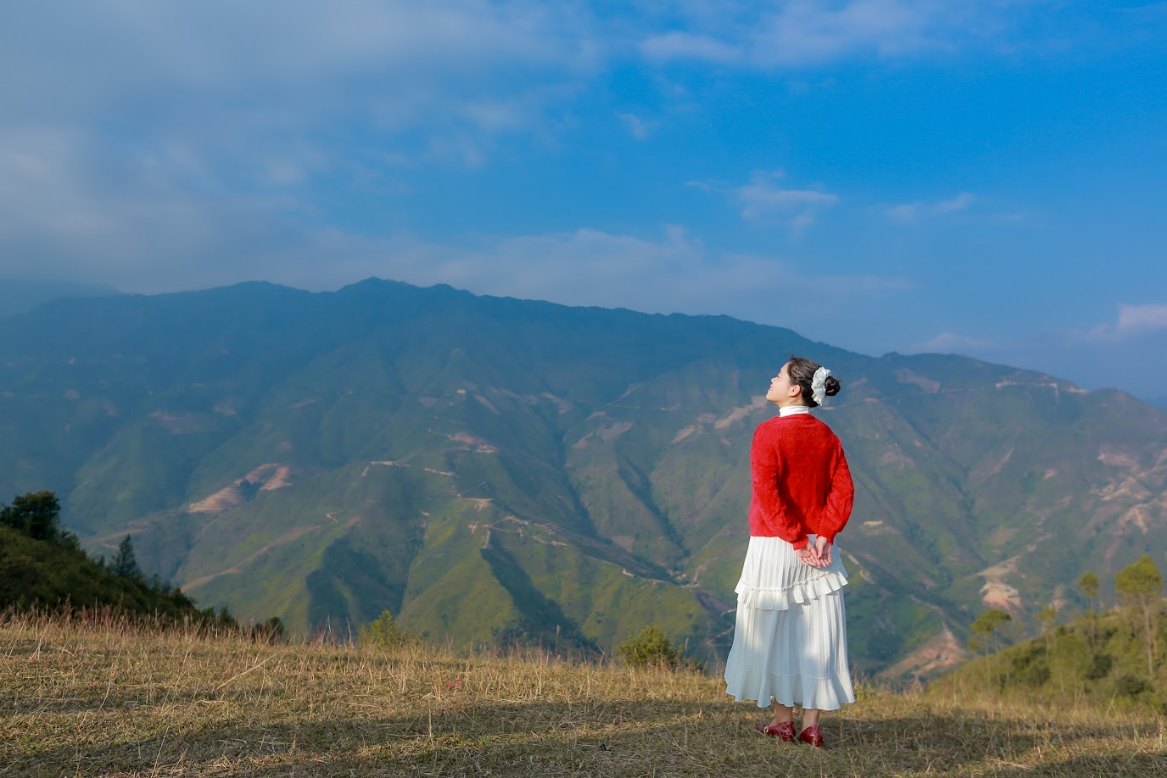 Việt Nam có 1 "ngôi làng trên mây" nằm ở độ cao hơn 2.800m, đẹp ngỡ “chốn bồng lai”, hiện đã vào mùa đẹp nhất: Hút nườm nượp người đến săn mây - Ảnh 14.