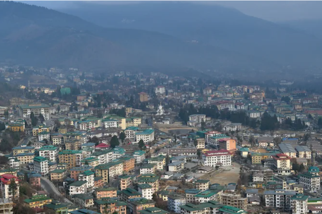 Hình ảnh bóc trần sự thật về Bhutan - "quốc gia hạnh phúc nhất thế giới" - Ảnh 2.